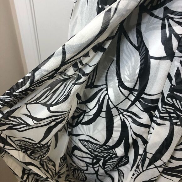 White House Black Market black white mini dress. - Picture 6 of 12